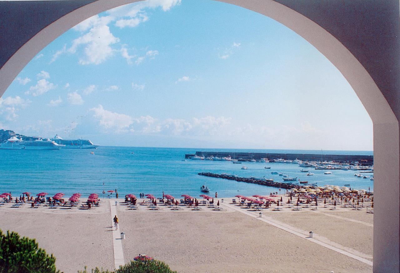 Villa Athena Giardini Naxos Dış mekan fotoğraf